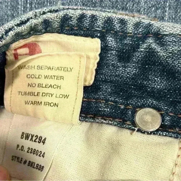 BKE Buckle Women's Wendi Jeans Capris Cropped Distressed Denim Medium Size 29 - Picture 4 of 7